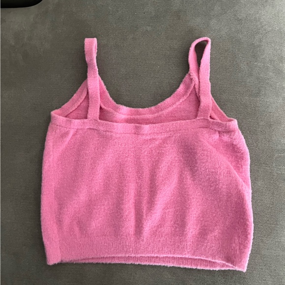 ARITZIA - Wilfred pink fuzzy slightly cropped tank top. - Picture 2 of 3